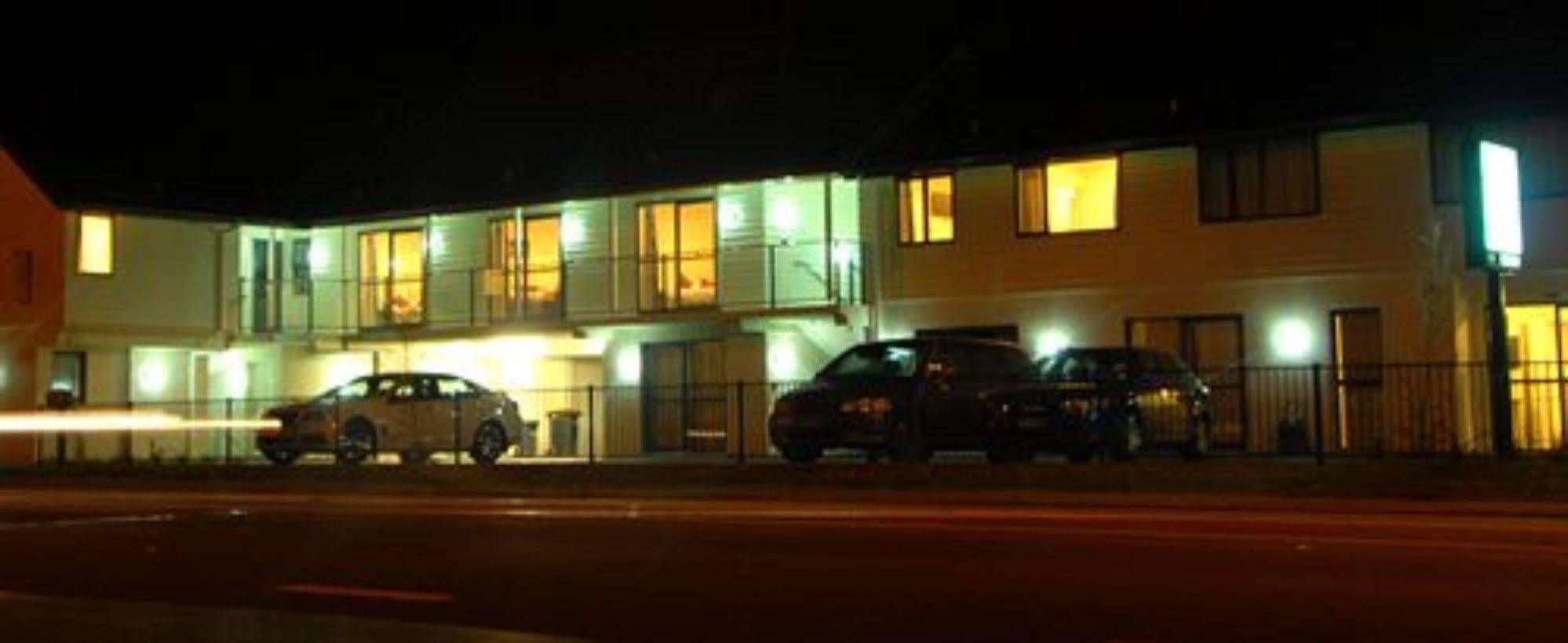 123 Motel Christchurch Exteriör bild